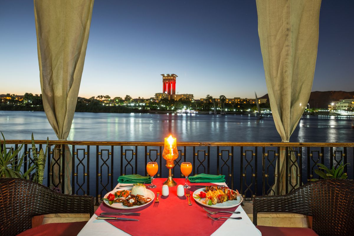 Obelisk Nile Hotel (EX Isis El Kornish )